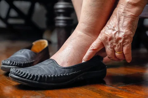 Adaptive shoes for elderly